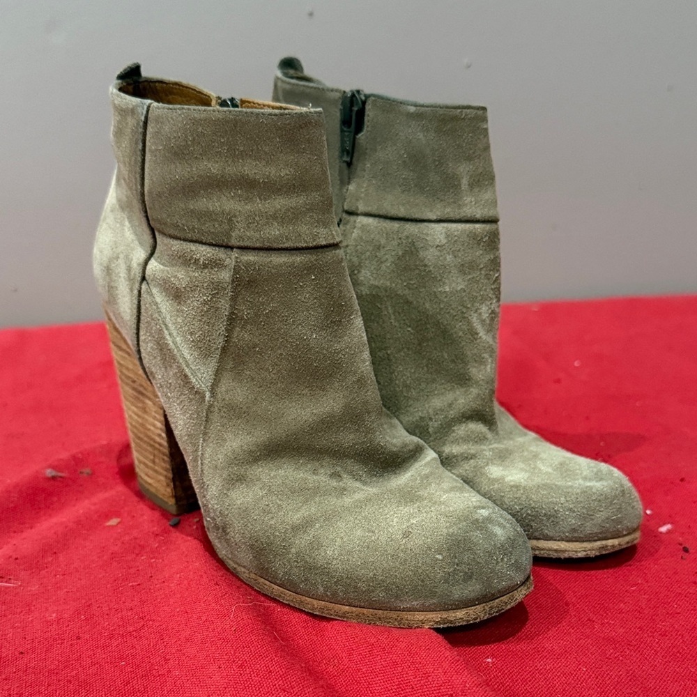 COCLICO Taupe to green Heeled Boots
